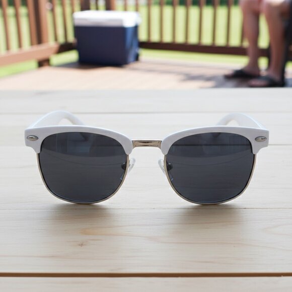 Goose Island Beer Company Sunglasses White Frame Dark Lenses Craft Beer Promo - Picture 3 of 3